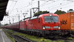 DB Cargo AG, Mainz [D] mit der Doppeltraktion  193 561  [NVR-Nummer: 91 80 6193 561-8 D-DB] +   193 382  [NVR-Nummer: 91 80 6193 382-9 D-DB] und derm Erzzug aus Hamburg Richtung Ziltendorf EKO am 11.09.25 Höhe Bahnhof Magdeburg-Neustadt.