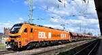 BBL Logistik GmbH, Hannover [D] mit der geleasten  ELP Eurodual Lok  BBL 30   159 252-6  [NVR-Nummer: 90 80 2159 252-6 D-ELP] und einem Schotterzug am 01.04.25 Höhe Bahnhof Magdeburg-Neustadt.