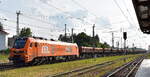 BBL Logistik GmbH, Hannover [D] mit der geleasten ELP Eurodual Lok  159 252-6 / BBL 30  [NVR-Nummber: 90 80 2159 252-6 D-ELP] und einem Güterzug Schüttgutkippwagen + Selbstentladewagen  für Schotter am 03.06.25 Höhe Bahnhof Stendal Hbf.