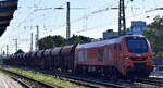 BBL Logistik GmbH, Hannover [D] mit der geleasten ELP Eurodual Lok   BBL 32  [NVR-Nummer: 90 80 2159 254-2 D-RCM] und einem Schotterzug am 11.08.25 Höhe Bahnhof Magdeburg-Neustadt.