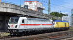 DB Fernverkehr AG [D] mit ihrer  147 558  [NVR-Nummer: 91 80 6147 558-1 D-DB] mit der Regionalverkehre Start Deutschland GmbH Diesellok  246 006-1 , Name:  Hemmoor  [NVR-Nummer: 92 80 1246 006-1 D-AMS] am Haken am 14.05.25 Höhe Bahnhof Hamburg-Harburg.