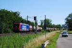 482 024 am 05.07.2008 bei Offenburg. Das Blocksignal ist auf Grund der besonderen Sicherungstechnik CIR-ELKE auf dieser Strecke wirklich dunkel geschaltet, um den Lokfhrer nicht zu verunsichern, da es eigentlich rot zeigt. Die Dunkelschaltung erfolgt nur bei Zgen, deren Triebfahrzeugen mit CIR-ELKE ausgestattet sind kurz vor Durchfahrt des Zuges.