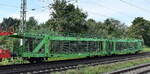 PKW-Transportwageneinheit vom Einsteller Transwaggon GmbH mit der Nr. 27 TEN 80 D-TWA 4371 580-6 Laaers (GE) in einem gemischten Güterzug am 07.08.25 Höhe S-Bahnhof Dedensen/​Gümmer.