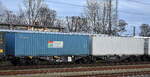 PKP CARGO S.A., Warszawa [PL] als Einsteller eines Gelenk-Containertragwagens mit der Nr. 31 TEN 51 PL-PKPC 4950 685-1 Sggrs-x (GE) in einem Ganzzug am 01.12.25 Höhe Bahnhof Frankfurt/Oder.
