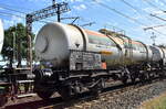 Polnischer Kesselwagen der Fa. Pol-Miedź Trans Sp. z o.o. mit der Nr. 33 RIV MC 51 Pl-PMTLU 787 4 122-9 Zaces lt. UN-Nr.: 80/1830 für das Ladegut Schwefelsäure mit mehr als 51 % Säure in einem Ganzzug am 13.08.25 Höhe Bahnhof Kostrzyn nad Odrą.