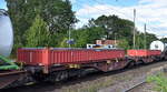 Gelenk-Containertragwagen vom Einsteller METRANS (Tschechien) mit der Nr. 31 TEN 54 CZ-MT 4803 013-0 Sggrss mit zwei interessanten flachen Containern mit Plane abgedeckt in einem Containerzug am 01.08.25 Höhe Bahnhof Niederndodeleben.