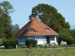 (254'644) - Karusel - Sommerhaus von Asta Nielsen am 2. September 2023 in Vitte (Asta Nielsen war eine dnische Schauspielerin; sie war der Star des deutschen Stummfilms - * am 11. September 1881 - + am 25. Mai 1972)