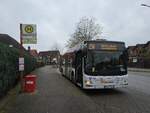 VHH 1638 (HH-V 9638) (Werbung : Weihnachtsbus 2025) als 234 nach Bitte nicht Einsteigen an der Haltestelle Neuallermöhe, Fanny-Lewald-Ring. 1.Januar 2026