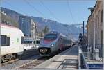Der FS Trenitalia ETR 610 003 ist als EC 142 Domodossola - Genève in Montreux angekommen. Aufgrund von langwierigen Bauarbeiten verkehrt der EC 142 von Mo bis Fr nur ab Domodossola statt Milano. 

4. April 2025