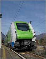 Der Trenord ETR 522 844 ROCK (UIC 94 83 4522 844-9 I-TN) wartet in Domosossola auf seinen nächsten Einsatz, welcher ihn als Regionalzug nach Milano führen wird.

13.11.2025