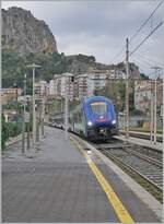 Ein FS Trenitalia HTR 412 'Blues' ist als R 5361 von Messina nach Palermo unterwegs und erreicht Cefalù. 

6. März 2026