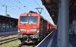 DB Cargo AG, Mainz [D] mit ihrer '193 306' [NVR-Nummer: 91 80 6193 306-8 D-DB] und einem Kalizug am 12.06.25 Durchfahrt Bahnhof Stendal Hbf.