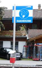 (277'205) - AFA-Raucherzone am 21. Juni 2025 beim Bahnhof Lenk