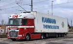 H.Essers Transportunternehmen aus Belgien mit einer DAF XG 450 Zugmaschine mit Kühlthermotrailer der Kammann Thermologistik GmbH am 24.02.26 Bahnübergang Rodleben.