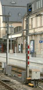 Nocheinmal zwei stehende (statt hngende) Rangiersignale in Luxembourg am 29. Mrz 2009