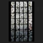 Eine der kleinen Scheiben tanzt etwas aus der Reihe. Gesehen im Ulmer Mnser. Dank an Lydia fr die Bildidee. (Matthias)