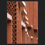 Fassadendetail eines eigenwilligen Wohngebudes in Neu-Ulm. Foto von Jonas.