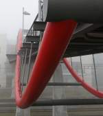 Fugngerbrcke vom Einkaufzentrum Lago in Konstanz im Nebel. (21.Februar.2007) Diesmal von unten.