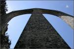 Das Landwasserviadukt von  hinten . Schweiz, Rhtische Bahn. Symmetrische Ansicht eines hier sehr filigran wirkenden Bauwerkes. (Matthias)