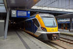 Der dreiteilige NS SNG 2351 (Sprinter Nieuwe Generatie), ein CAF Civity Triebzug, steht am 24 Juni 2025 in Utrecht Centraal auf Gleis 2 (Stumpfgleis), als Sprinter RE 28300 (Pendelzug), zur Abfahrt nach Utrecht Maliebaan bzw. ins Het Spoorwegmuseum bereit.

Die Sprinter Nieuwe Generatie (SNG) sind elektrische Triebwagen der NS - Nederlandse Spoorwegen N.V. (Niederländische Eisenbahnen AG). Die elektrischen niederflurigen Triebzüge werden vom spanischen/baskischen Unternehmen CAF (Construcciones y Auxiliar de Ferrocarriles) in Beasain (E) seit 2017 hergestellt. Sie gehören zur CAF Civity-Familie. Bei der NS sind dreiteilige Sprinter-Triebzüge (Serie 2300/3000) und vierteilige Sprinter-Triebzüge (Serie 2700) im Regionalverkehr im Einsatz.
