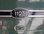 NS Nummerierungs- und Fabrikschild an der Elektrolokomotive NS 1125 der NS-Baureihe 1100 am 29 April 2025 im Het Spoorwegmuseum (bis 2005 NSM - Nederlands Spoorwegmuseum / Niederländischen Eisenbahnmuseum) in Utrecht im Bahnhof Maliebaanstation. 