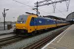 Vergengenheit: NS 186 005 steht mit ICR in Amsterdam Cenytraal. Ab Dezember 2025 sind die Reisewagen der ICR Vergangenheit und das bezeichnet auch das vorläufigen Aus für die NS TRAXXen der Reihe 186.