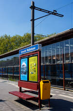 Bahnhof Utrecht-Maliebaan, wo sich seit 1954 das Het Spoorwegmuseum (bis 2005 NSM - Nederlands Spoorwegmuseum / Niederlndischen Eisenbahnmuseum) befindet, hier am 29 April 2025. Hinten das noch aktive Stumpf- bzw. Kopfgleis, zwischen hier und Utrecht Centraal, via Blauwkapel, fahren heute noch die Pendelzge als Sprinter RE 28300. Der Bahnhof wird aber auch noch gelegentlich noch fr Zge nach Amersfoort Centraal und weiter entfernt genutzt, wenn zwischen Utrecht Centraal und Blauwkapel Bauarbeiten stattfinden