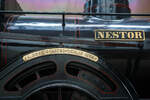 Deteilbild Dampflokomotive HSM 89  Nestor , spter NS № 1010 (NS-Baureihe 1000) am 24 Juni 2025 im Het Spoorwegmuseum (bis 2005 NSM - Nederlands Spoorwegmuseum / Niederlndischen Eisenbahnmuseum) in Utrecht im ehemaligen Bahnhof Maliebaan.   

Die Dampflok wurde 1879 von Borsig in Berlijn-Tegel unter der Fabriknummer 3730 gebaut und an die damalige HSM - Hollandsche IJzeren Spoorweg-Maatschappij (Hollndische Eisenbahn-Gesellschaft) geliefert, 1880 erfolgte die Inbetriebnahme.

HSM 89  Nestor  ist eine niederlndische 1B (2-4-0) Tenderlokomotive, die vom Niederlndischen Nationalbahnmuseum erhalten wurde. 29 seiner Art wurden fr den NS-Vorgnger Hollandsche IJzeren Spoorwegmaatschappij (HSM) gebaut.