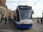 Siemens Combino am Amsterdamer Hauptbahnhof. Aufgenommen am 18.02.2009