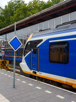Detailbild des dreiteiligen NS SNG 2351 (Sprinter Nieuwe Generatie), ein CAF Civity Triebzug. Hier am 24 Juni 2025 in Utrecht Centraal.
