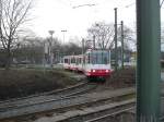 Ein zweiteiliger Stadtbahnwagen B an der Ausfahrt der Wendeschleife an der Haltestelle Fredenbaum in Dortmund am 26.01.2004.