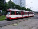 Ein DUEWAG-GT8S auf dem Jan-Wellem-Platz in Dsseldorf als Zug der Rundlinie 706 am 30. Mai 2008.