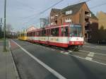 Eine Doppeltraktion aus Stadtbahnwagen B der zweiten Generation im Essener Norden als Zug der Linie U17 zur Margarethenhhe am 03.02.2004.