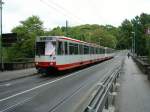 Eine Doppeltraktion aus Stadtbahnwagen B der ersten Generation befhrt die Margarethenbrcke in Essen als Zug der Linie U17 zur Endhaltestelle Margarethenhhe am 08.05.2004.