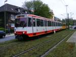 Eine Doppeltraktion aus Stadtbahnwagen B der ersten Generation verlt die sdliche Endhaltestelle der Essener Linie U17 im Stadtteil Margarethenhhe am 22. April 2008. Der vordere Wagen befindet sich uerlich technisch noch weitgehend im Ursprungszustand - nachtrgliche Vernderungen ergaben sich durch den Einbau der LED-Fahrzielanzeigen, die Stillegung der schmalen Einstiegstren an den Wagenenden fr den Fahrgastwechsel und den Ersatz der gelben Abdeckglser fr die Bremslichter durch rote Glser.