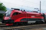 Ein noch namenloser  Railjet -Taurus vor einem BB-EC in Brixlegg: 1116 202-1 