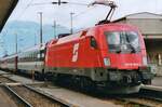 Scanbild: Am 18 Juni 2001 setzt BB 1016 004 sich vor EC 163 'KAISERIN ELISABETH'fr die Fahrt nach Wien West in BUchs SG.