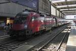 Railjet Lok 1116 209-8 hat ihren Zug von Wien in den Hbf. von München gezogen, wird nach einem kurzen Aufenthalt wieder zurück nach Wien fahren. 01.05.2025