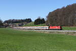1116 085 mit einem  EC  aus Mnchen kommend am 4. April 2025 bei Axdorf im Chiemgau.