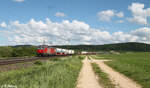 1293 095 zieht bei Treuchtlingen mit einem KLV-Zug gen Norden.28.05.24