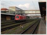 Vllig unerwartet und auch unangekndigt ist 1116 075-1 als LZ durch Regensburg Hbf durchgefahren.