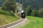 Eine Momentaufnahme von der Murtalbahn. Zuverlssig und ganz schn zgig scheute die C 1`-Maschine ihre Fuhre durch das schne Tal bei richtig miesem Wetter. Sommer 2005
