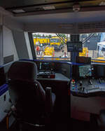 Plasser & Theurer präsentierte auf der 29. Internationale Ausstellung Fahrwegtechnik 2025 (iaf) in Münster (hier am 20 Mai 2025), den neuen P&T MultiCrafter 15.4 E³ Typ 3 für die Oberbauinstandhaltung der ÖBB Infra
A-ÖBB 99 81 9120 202-2 / X730.02 (Baujahr 2025). 

Hier ein Einblick in den Führerstand 1. 
Hinweis: Da auf der Messe war diese Führerstands-Bild öffentlich möglich.