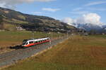 4023 002 aus Kitzbhel kommend am 18. November 2025 bei Kirchberg in Tirol.