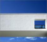 Wohnen in Stuttgart: schienbar schwebendes Bauteil. Architekten: Leon, Wohlhage, Wernik.