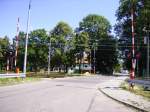 Bahnbergang beim Bahnhof Tworog im Sommer 2006.