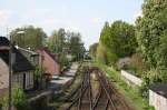 Die eine Ausfahrt des Bahnhofs von der Fugngerbrcke fotografiert. Hier geht es bereits beschaulicher zu (Wolsztyn, 03.05.2008).
