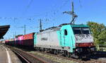 Captrain Polska Sp. z o.o., Wrocław [PL] mit ihrer 'E 186 131' [NVR-Nummer: 91 80 6186 131-9 D-ITL] und einem Containerzug am 23.09.25 Höhe Bahnhof Magdeburg-Neustadt.