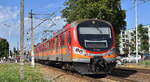 Polregio sp. z o.o. mit ihrem Triebzug  EN57-2075rb  (NVR;  94 51 2 122 921-1 PL-PREG...... ) am 13.08.25 Einfahrt Bahnhof Kostrzyn nad Odrą.