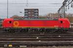 Medway mietet 6193 044 von Beacon Rail an und dieser Lok steht am 6 Dezember 2025 in Venlo.